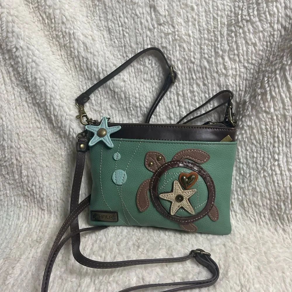 NWOT Chala Synthetic SeaโTurtle small Crossbody Bag in Green and Brown